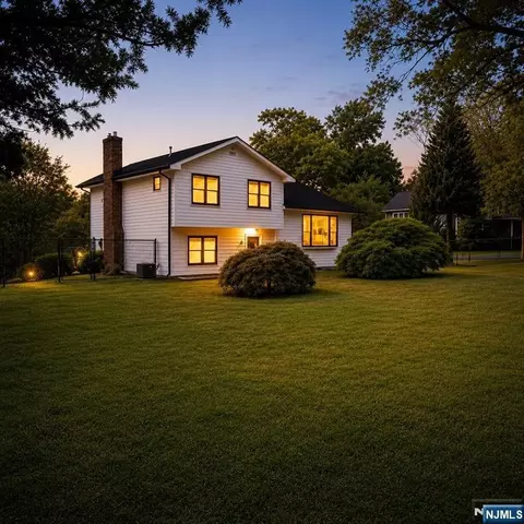 647 Wyckoff Ave, Mahwah, NJ 07430