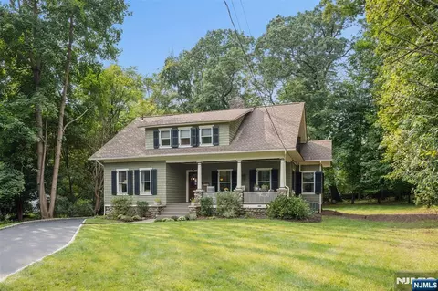 29 Beech Rd, Glen Rock, NJ 07452