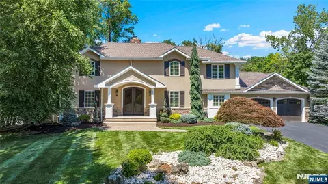 3 Bromley Ct, Montville, NJ 07045
