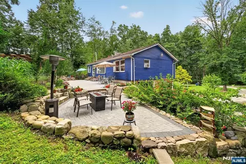 102 Meadow Rd, Newton, NJ 07860