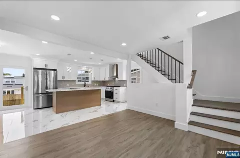 8 Annette Ter, Lodi, NJ 07644