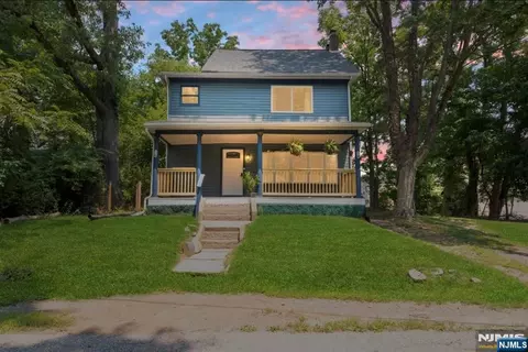 30 Henderson St, Oxford, NJ 07863