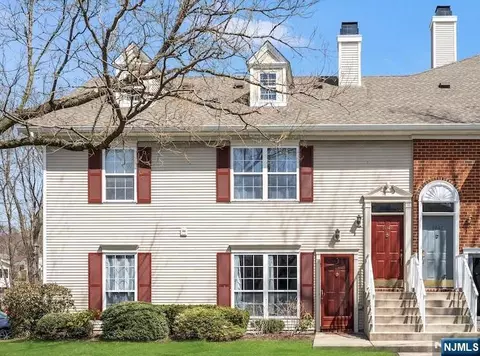 1041 Cumberland Ct, Mahwah, NJ 07430