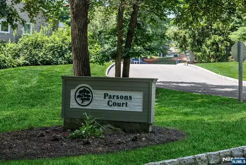 14 Parsons Ct, Mahwah, NJ 07430
