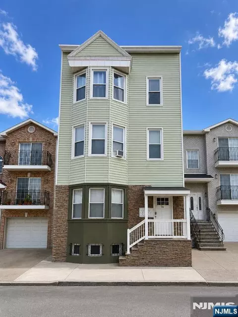 74 Chambers St, Newark, NJ 07105