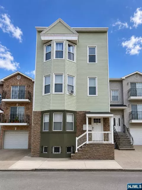74 Chambers St, Newark, NJ 07105