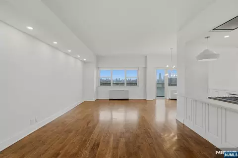 6600 Boulevard E #23D, West New York, NJ 07093