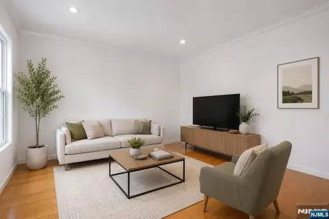 528 52nd St #201, West New York, NJ 07093