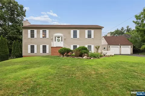 127 Clark Ave, Old Tappan, NJ 07675