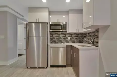 55 Wayne St, Jersey City, NJ 07302