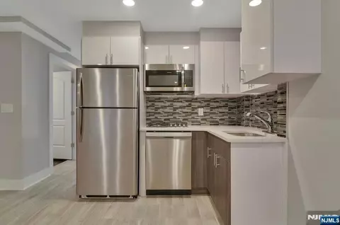 55 Wayne St, Jersey City, NJ 07302