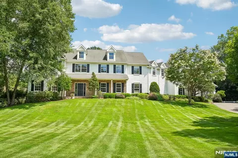 2 Mill Brook Ln, Franklin Lakes, NJ 07417
