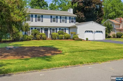 574 Baylor Ave, River Vale, NJ 07675