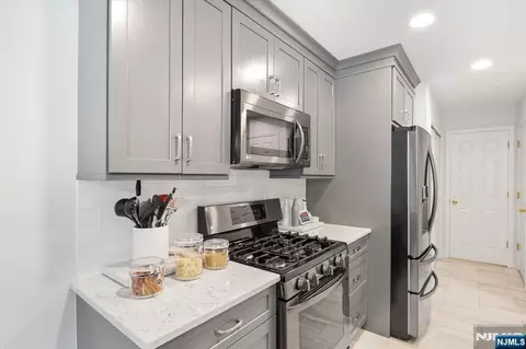 Kitchen - 70 Carter Rd, Haskell, NJ 07420 photo 2 of 2