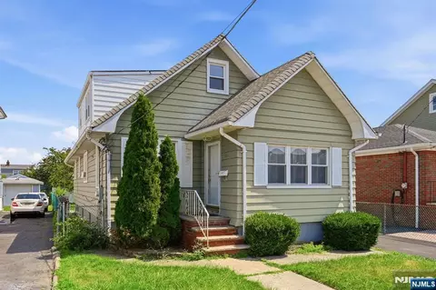 719 Teneyck Ave, Lyndhurst, NJ 07071