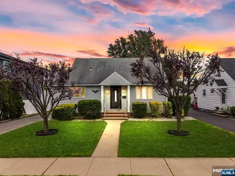 101 Maple Hill Rd, Clifton, NJ 07013