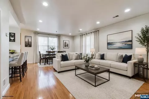 150 61st St #2L, West New York, NJ 07093