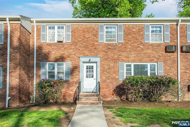 15 Wedgewood Dr #85, Verona, NJ 07044