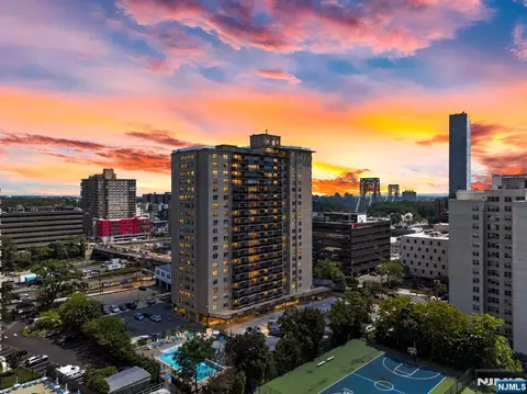 2077 Center Ave #PHB, Fort Lee, NJ 07024