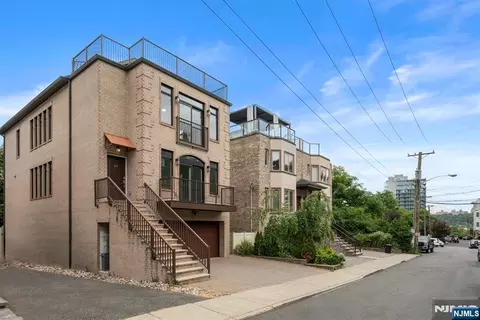 37 Winterburn Pl, Edgewater, NJ 07020