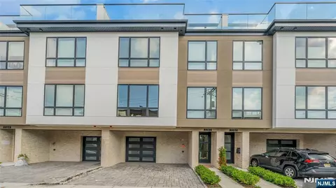 2282 7th St, Fort Lee, NJ 07024