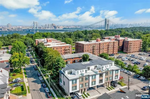 2282 7th St, Fort Lee, NJ 07024