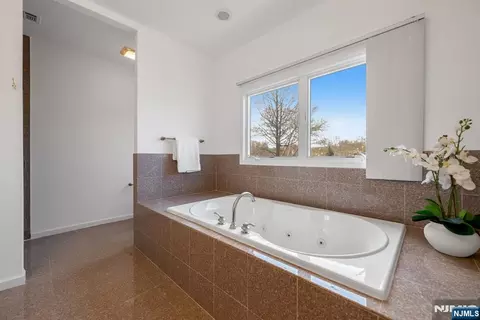 Bath - 177 Lawson Pl, Paramus, NJ 07652 photo 5 of 6