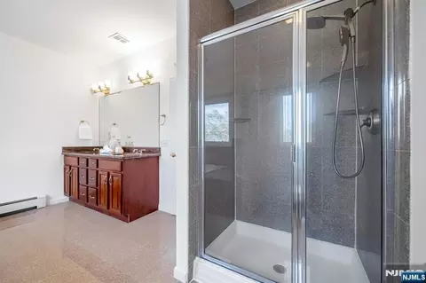 Bath - 177 Lawson Pl, Paramus, NJ 07652 photo 4 of 6