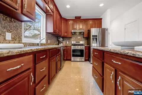 Kitchen - 177 Lawson Pl, Paramus, NJ 07652 photo 2 of 6