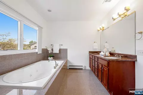 Bath - 177 Lawson Pl, Paramus, NJ 07652 photo 2 of 6
