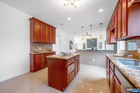 Kitchen - 177 Lawson Pl, Paramus, NJ 07652 photo 4 of 6
