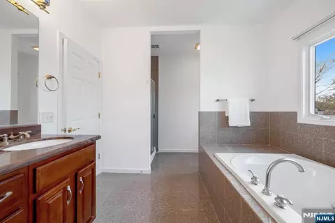Bath - 177 Lawson Pl, Paramus, NJ 07652 photo 3 of 6