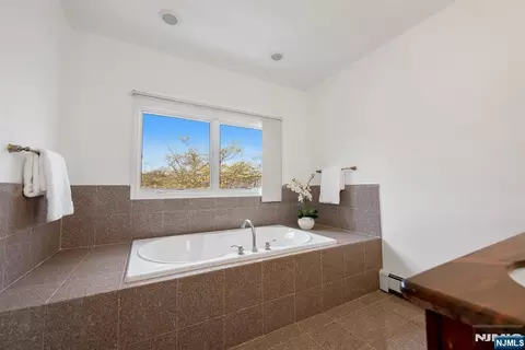 Bath - 177 Lawson Pl, Paramus, NJ 07652 photo 6 of 6