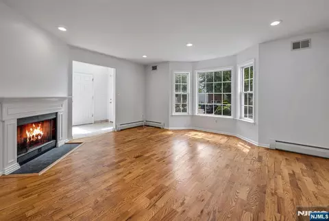 Living - 758 Manchester Way, Paramus, NJ 07652 photo 3 of 4