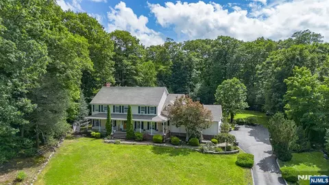 8 Alpine Ridge Rd, West Milford, NJ 07480