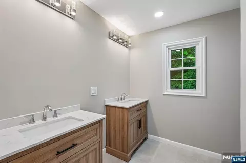 Bath - 12 Apache Rd, Wayne, NJ 07470 photo 3 of 4