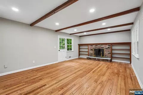 Living - 12 Apache Rd, Wayne, NJ 07470 photo 4 of 7