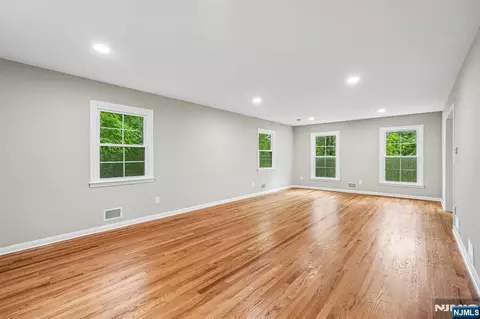 Living - 12 Apache Rd, Wayne, NJ 07470 photo 2 of 7