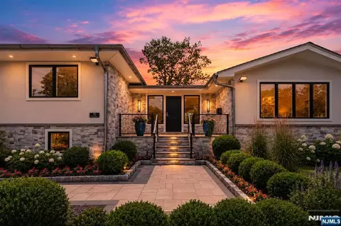 35 Jane Dr, Englewood Cliffs, NJ 07632