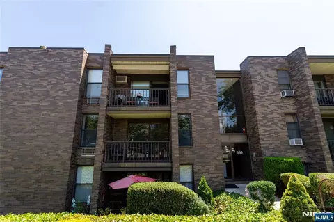 365 River Rd #E, Nutley, NJ 07110