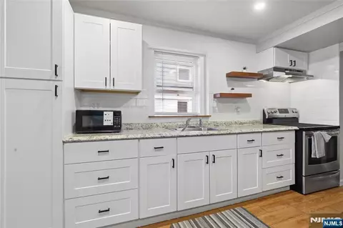Entry Way - 480 Washington Ave, Hackensack, NJ 07601 photo 2 of 5