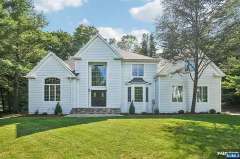 11 Carrington Ct, Woodcliff Lake, NJ 07677