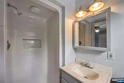 Bath - 48 Andover Dr, Wayne, NJ 07470 photo 1 of 2
