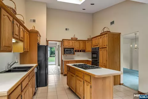 Kitchen - 48 Andover Dr, Wayne, NJ 07470 photo 2 of 5