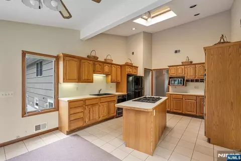 Kitchen - 48 Andover Dr, Wayne, NJ 07470 photo 4 of 5