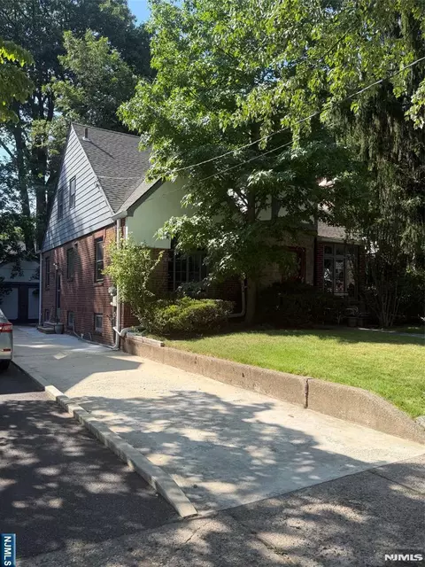 1094 Belle Ave, Teaneck, NJ 07666