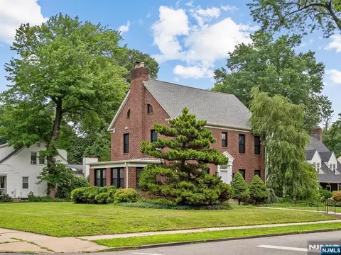 Exterior - 210 Spring Valley Ave, Hackensack, NJ 07601 photo 3 of 3