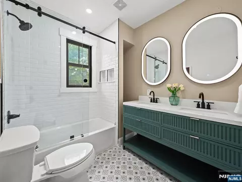 Bath - 210 Spring Valley Ave, Hackensack, NJ 07601 photo 2 of 7