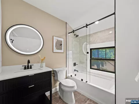 Bath - 210 Spring Valley Ave, Hackensack, NJ 07601 photo 7 of 7