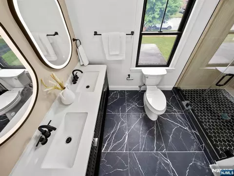 Bath - 210 Spring Valley Ave, Hackensack, NJ 07601 photo 6 of 7